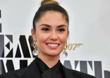 А глаза блестят: Агата Муцениеце без макияжа похвасталась подарком от таинственного мужчины