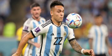 Агент: Лаутаро делают обезболивающие уколы, у него сильная боль в лодыжке