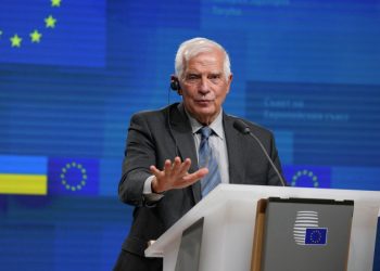 Боррель отверг возможность прекращения военной помощи Украине