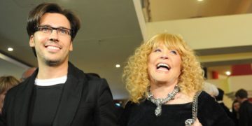 Бугры на лице никуда не делись: лицо Пугачевой осталось обезображено после пластики