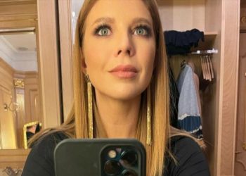 Даже без белья: Наталья Подольская в прозрачных брюках щегольнула на публике, не скрыв прелести