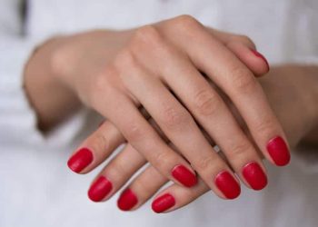 Доктор подсказала, как вылечить сухость рук и ног