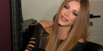 Две модницы: Ани Лорак отметилась со своей повзрослевшей дочкой в особняке Филиппа Киркорова в Москве