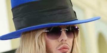 «Ее устраивают там врачи. Ее устраивает климат»: Зверев раскрыл причины отъезда Пугачевой в Израиль