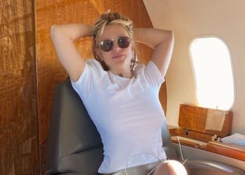 «Это безумие?»: Бритни Спирс со скуки «вышла замуж» за саму себя