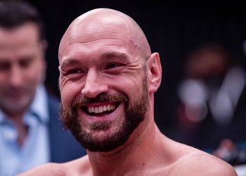 Фьюри нокаутировал Чисору и защитил титул WBC