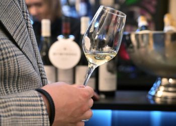 Холод маскирует недостатки вина, заявили в Роскачестве