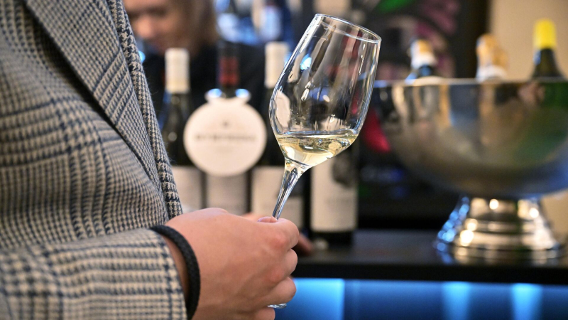 Холод маскирует недостатки вина, заявили в Роскачестве