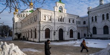 Киево-Печерскую лавру не отдали Украинской церкви. Пока