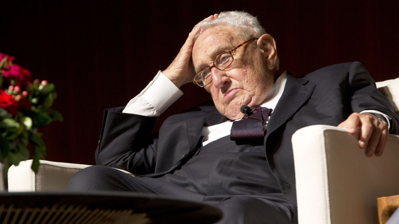 Киссинджер готов отдать России не только Донбасс