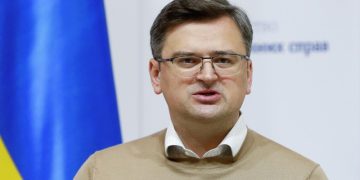 Кулеба призвал Борреля ввести санкции против российского ракетостроения