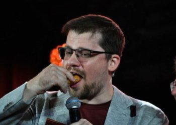 «Месть такая»: Гарик Харламов может выгнать из дома Кристину Асмус