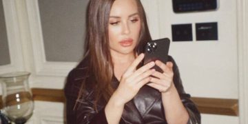 Михалкова показала «щель бесстыдства», утянув бедра кожей: жаркая девочка (фото)