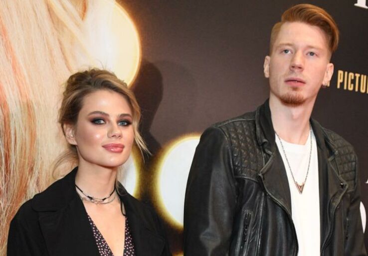 Муж бросил, надо как-то крутиться: жена Преснякова раздвинула ноги, демонстрируя одиночество