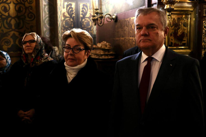 &laquo;Не так страшно, как малюют&raquo;. Российского посла и митрополита окружили в&nbsp;болгарском храме 