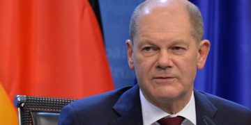 Немцы раскритиковали Шольца за глупое отношение к России