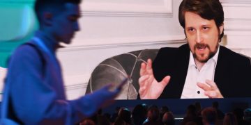 «Он, конечно, рад». Эдвард Сноуден присягнул России