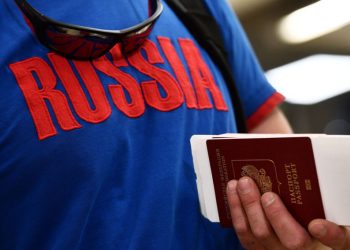 Преследуют за язык, национальность и гражданство. Как ухудшилось положение россиян за границей