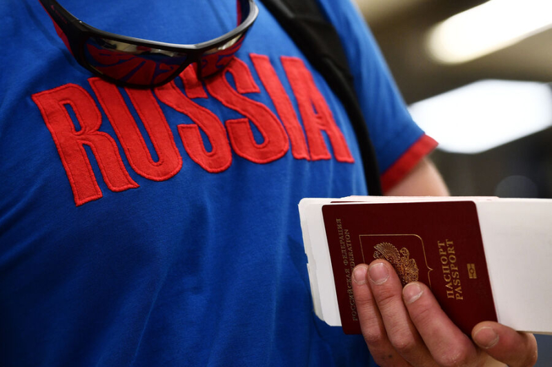 Преследуют за&nbsp;язык, национальность и гражданство. Как ухудшилось положение россиян за&nbsp;границей 