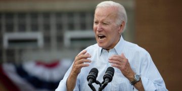 «Проснулись»: британцы поддержали гнев Европы из-за политики Байдена