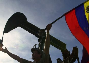 Россия заинтересована в увеличении добычи нефти в Венесуэле, заявил Новак