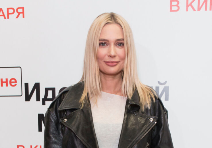 Рудова показала свою шаровую выпуклость в лифчике: и потрогала себя (видео)