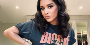 Сама элегантность: Бородина в кружевном платье миди повеселилась с Галич и Скулкиной на съемках Comedy Club