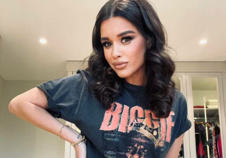 Сама элегантность: Бородина в кружевном платье миди повеселилась с Галич и Скулкиной на съемках Comedy Club