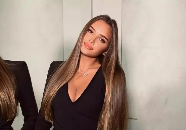 Севастьянова уложила эталонную грудь в купальник, обнажив самое интересное: на пределе сердцебиения