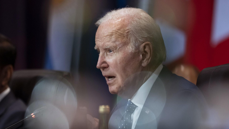 СМИ: администрация Байдена вбила клин в отношения с союзниками