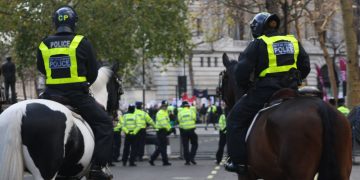 Сотрудники скорой помощи в Британии выйдут на забастовки в январе