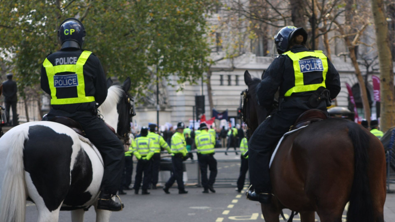 Сотрудники скорой помощи в Британии выйдут на забастовки в январе