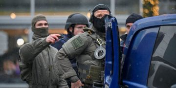 Стрельба в Дрездене: мужчина убил свою мать и захватил женщину с ребенком в аптеке