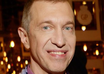 «Текста нет, набор слов. Современно – не значит талантливо»: Сергей Соседов разнес хит Анны Асти в эфире «Суперстар! Возвращение»