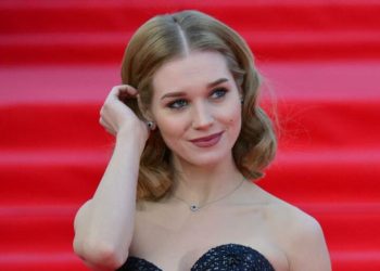 «Ты угрозами запретил нам съезжать»: Асмус обвинила Харламова в клевете и рассказала, как они живут втроем в одном доме