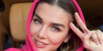 «У нас разные фамилии»: Анна Седокова впервые за много лет собрала всех своих детей на одном фото