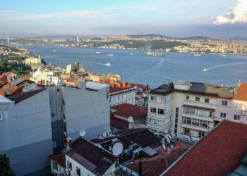 У проходящих через Босфор танкеров будут требовать данные о страховке