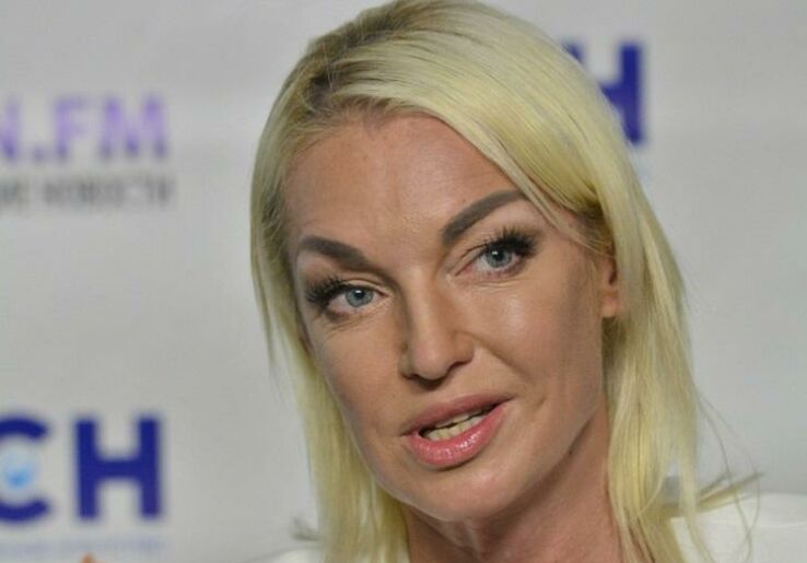 В костюме Евы: Анастасия Волочкова залезла на полку в парной и раскинула ноги на 180 градусов