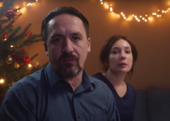 В одной постели и совершенно обнаженные: Чулпан Хаматова и Артур Смольянинов снялись в клипе группы «Ногу свело»