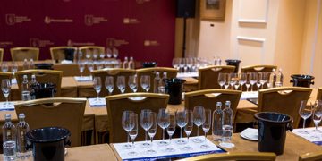 «Вино на высоте»: «Аэрофлот» выбирает российские вина на борт