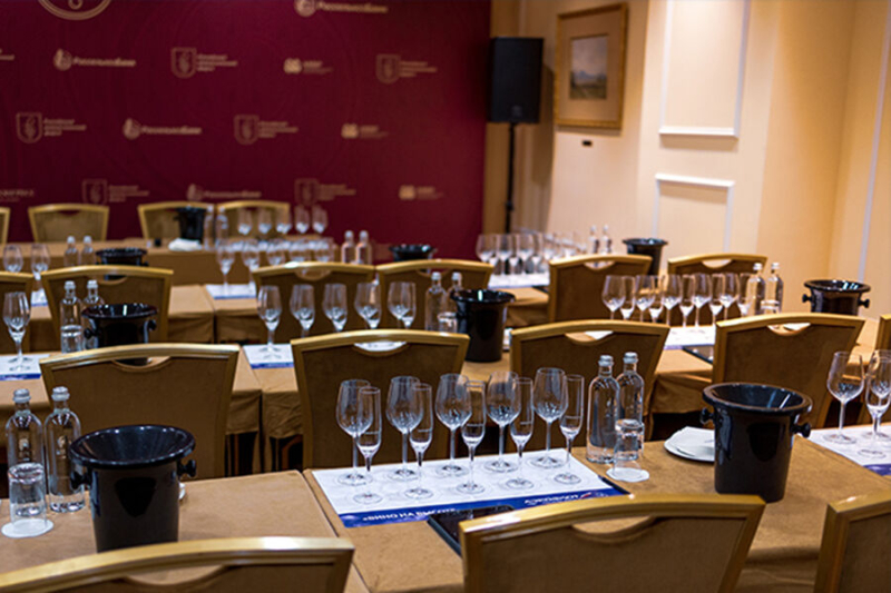 &laquo;Вино на&nbsp;высоте&raquo;: &laquo;Аэрофлот&raquo; выбирает российские вина на&nbsp;борт 