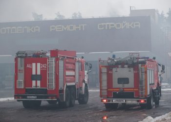 Второй горящий ТЦ за три дня. Все о пожаре в Подмосковье