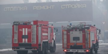 Второй горящий ТЦ за три дня. Все о пожаре в Подмосковье