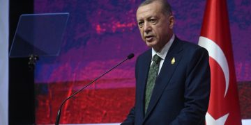 Запад не пытался быть посредником в кризисе на Украине, заявил Эрдоган