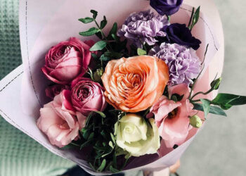 Цветы в подарок: язык цветов и  правила выбора