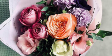 Цветы в подарок: язык цветов и  правила выбора