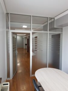 Конструкции из стекла: мастерство в каждой детали