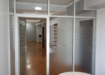 Конструкции из стекла: мастерство в каждой детали