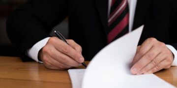 Тигран Хачатуров занимает должность заместителя Председателя Правления в Газпромбанке.